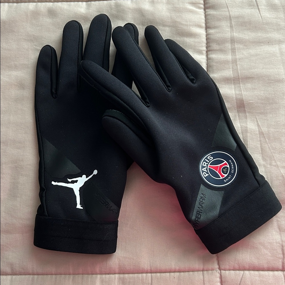 Jordan hyper warm gloves